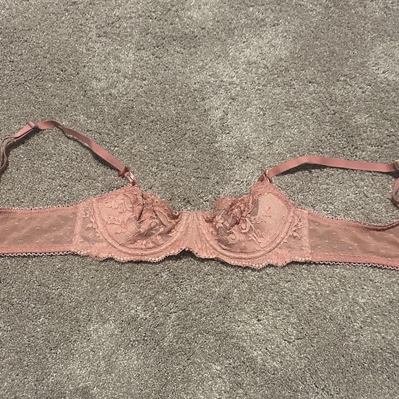 Victoria's Secret Other - VS Lace Underwire Bra in Pink